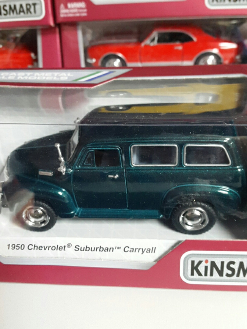 Машинка Kinsmart 1950 Chevrolet Suburban Carryall