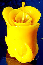 Воскова свічка "Бутон троянди" з натурального бджолиного воску