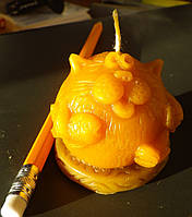 Воскова свічка "Кіт з рибою" з натурального бджолиного воску