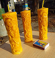 Воскова свічка "Висока з візерунком" з натурального бджолиного воску