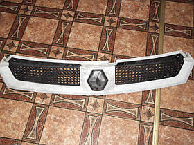 Решітка радіатора б/в Renault Master 03-10р.в.