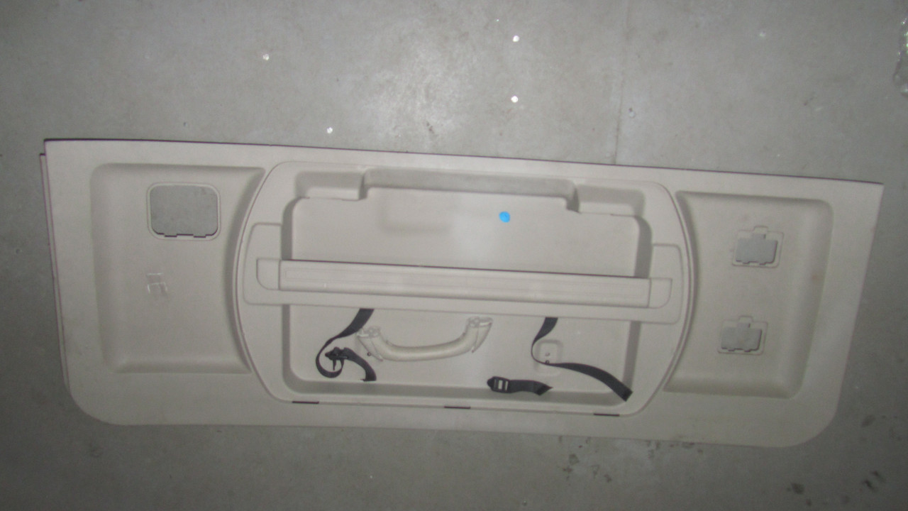 Нижня карта кришки багажника Mitsubishi Pajero 42225A004, фото 1