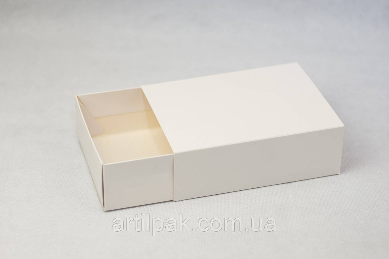 Коробка для 12 макаронс та Hand Made виробів Біла 115*155*50