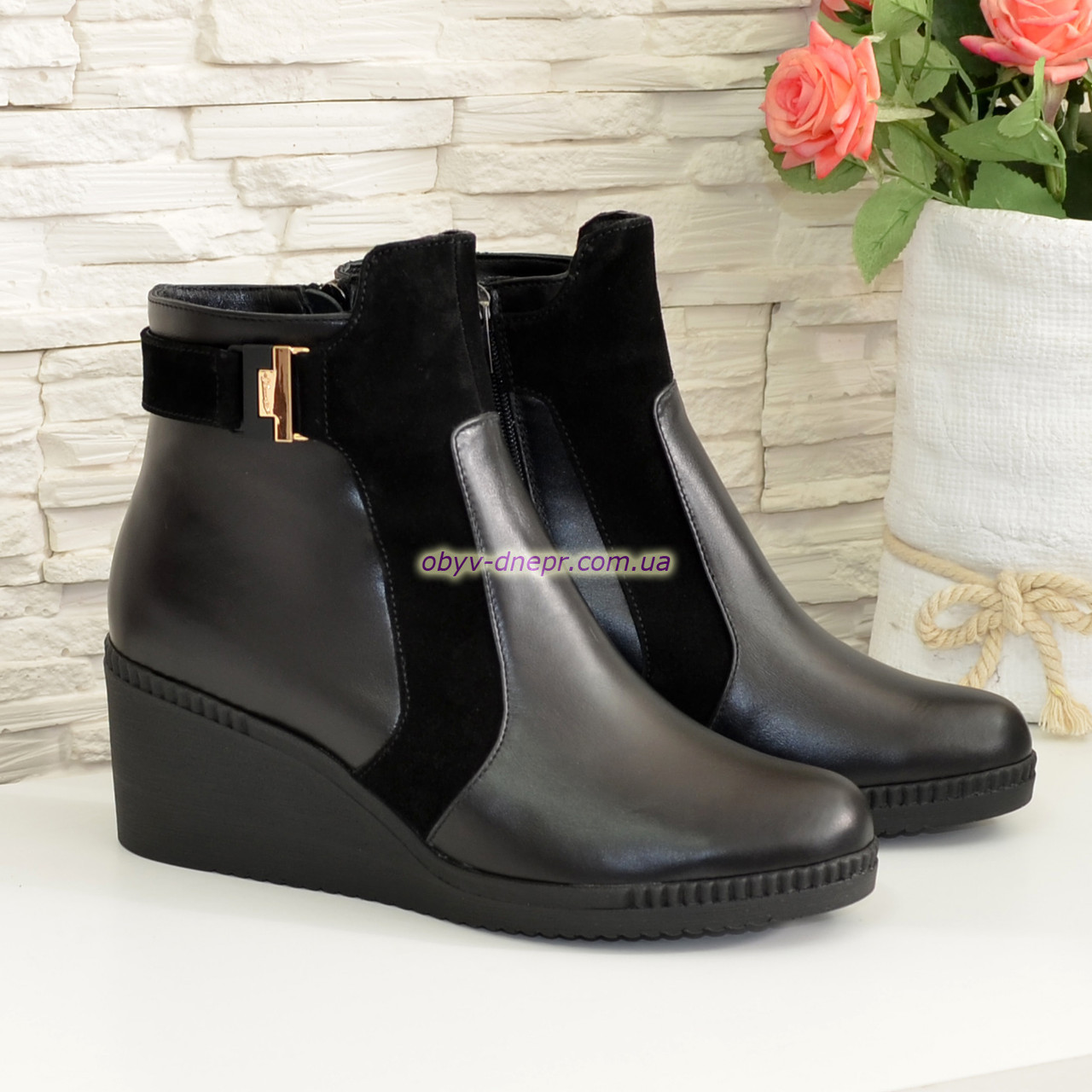 Черевики жіночі на танкетці, натуральна шкіра і замш чорного кольору, фото 1