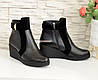 Черевики жіночі на танкетці, натуральна шкіра і замш чорного кольору, фото 3
