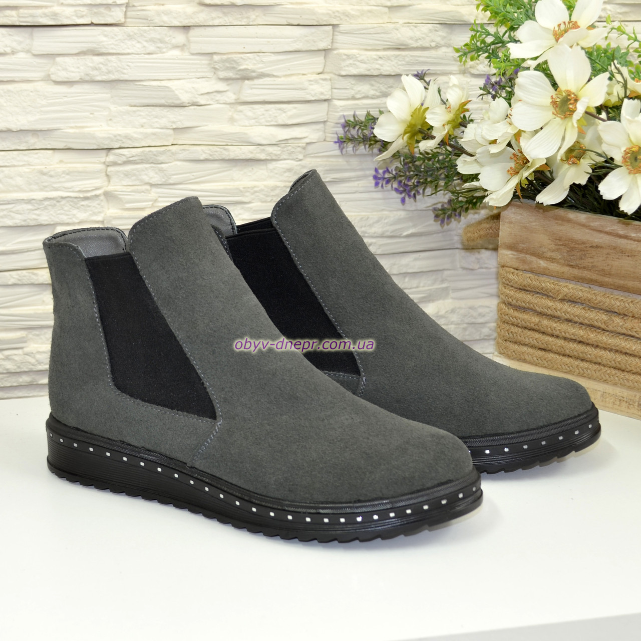 Жіночі замшеві сірі чоботи на низькому ходу, фото 1