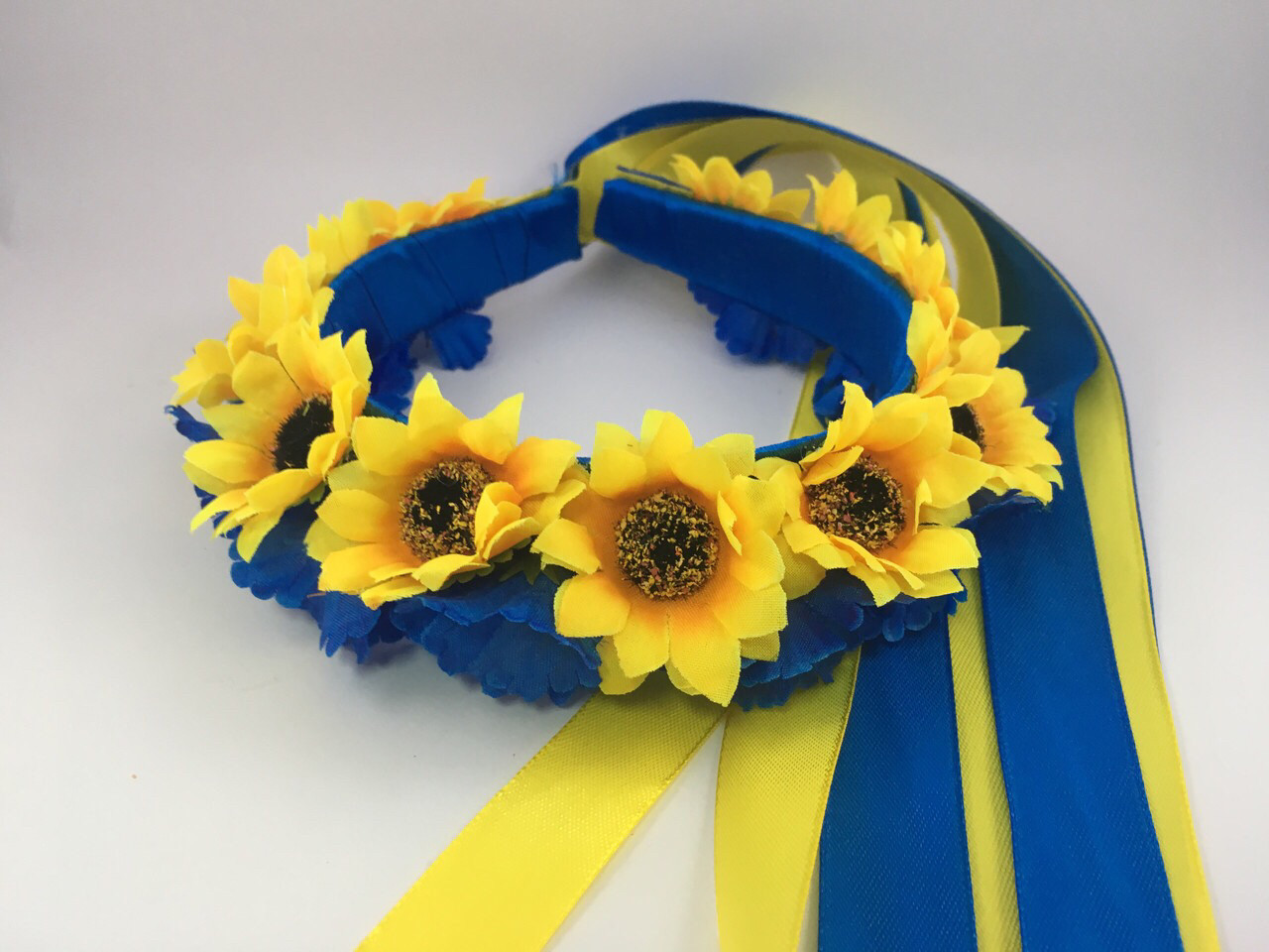Український віночок з жовто-блакитними квітами соняшнику та волошок зі стрічками - фото 5 - id-p47188295