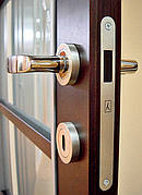 Замки і засувки для міжкімнатних дверей