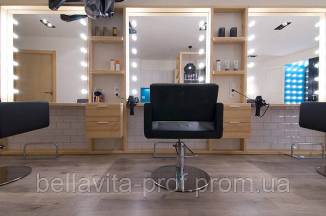 фотографія робочого місця перукаря