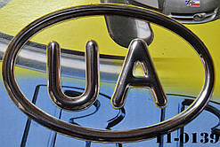 Автонаклейка UA (дзеркало + чорний)