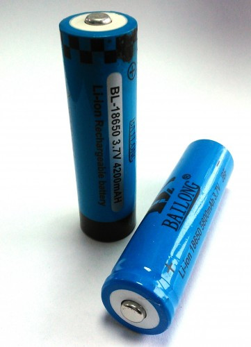 Акумулятор Блискавка Li-ion 18650 2200mAh захищений