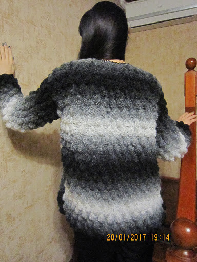 Майстер-клас по в'язанню кардигана з узором шишечки 