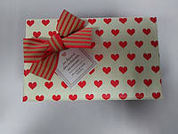 Подарочная коробочка с рисунком сердечки