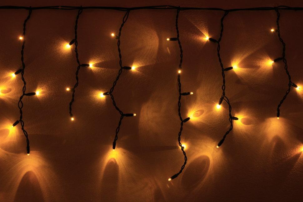 Вулична світлодіодна гірлянда Бахрома" 5x0.7см, тепло - білий, чорний дріт 120LED IP 44