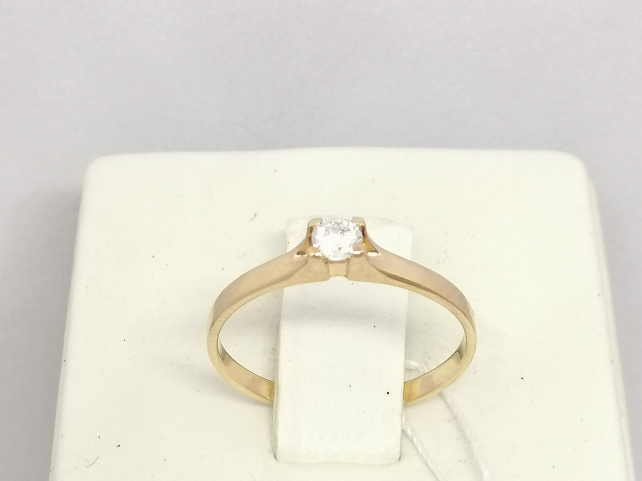 Золоте кільце з фіанітом. 140577 15,5