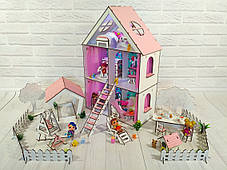 Будиночок для маленьких ляльок із меблями та двориком + лялечка. Готовий подарунок для дівчинки!, фото 2