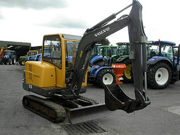 Мініекскаватор Volvo EC 35.