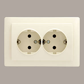 Розетка с заземлением двойная (с рамкой) LXL Oscar кремовая