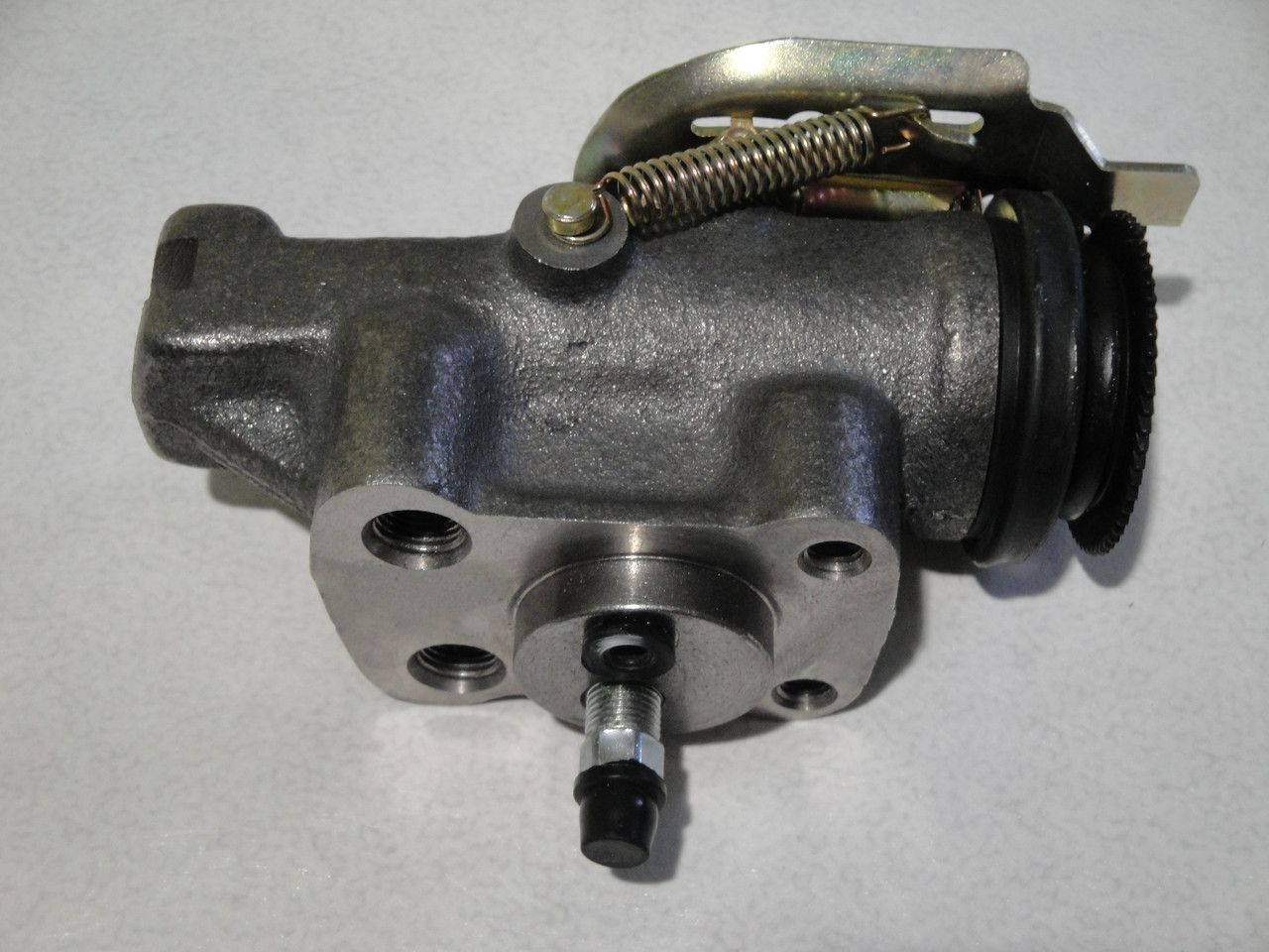 Купить Цилиндр тормозной переднего моста правый MITSUBISHI