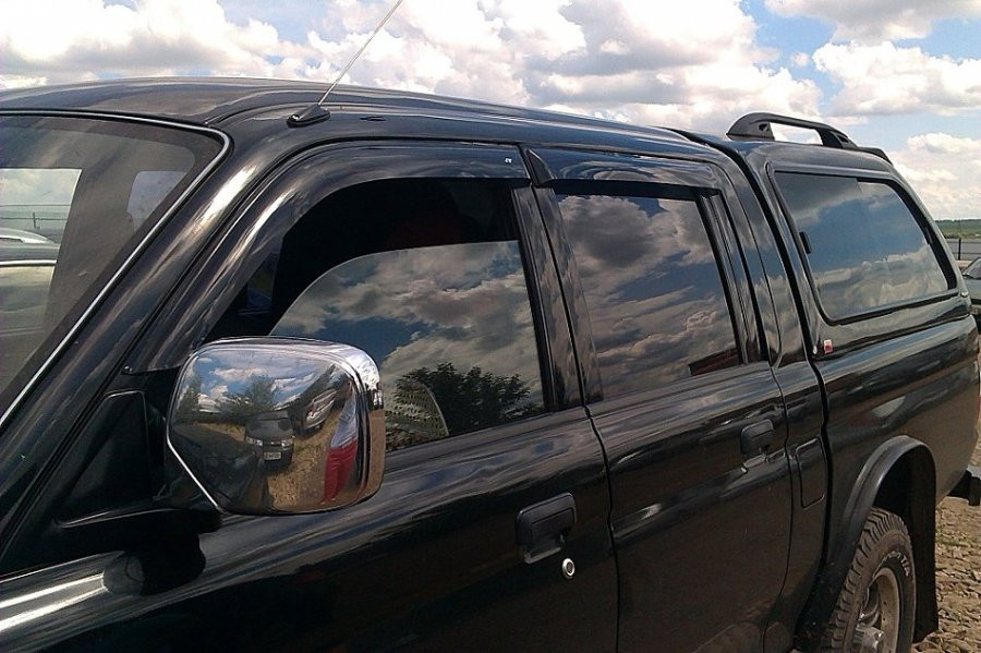 Дефлектора вікон (вітровики) Mitsubishi L200 III 1996-2006 Cobra tuning M43296