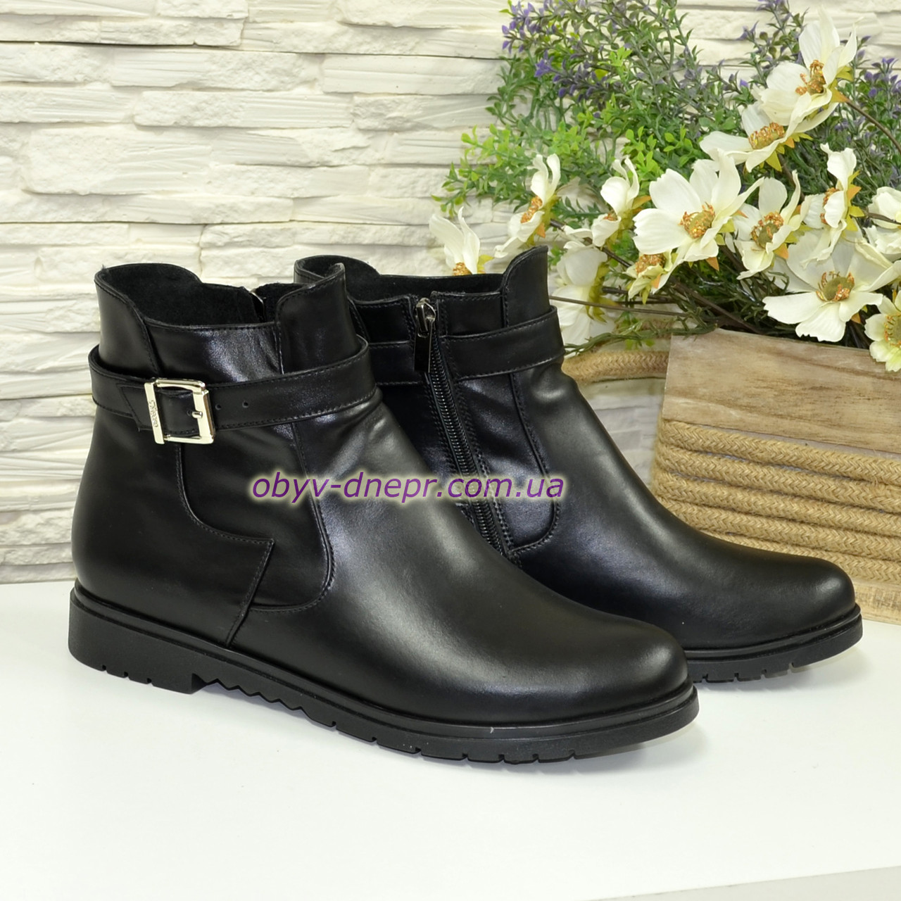 Черевики шкіряні на низькому ходу, декоровані ремінцем, фото 1