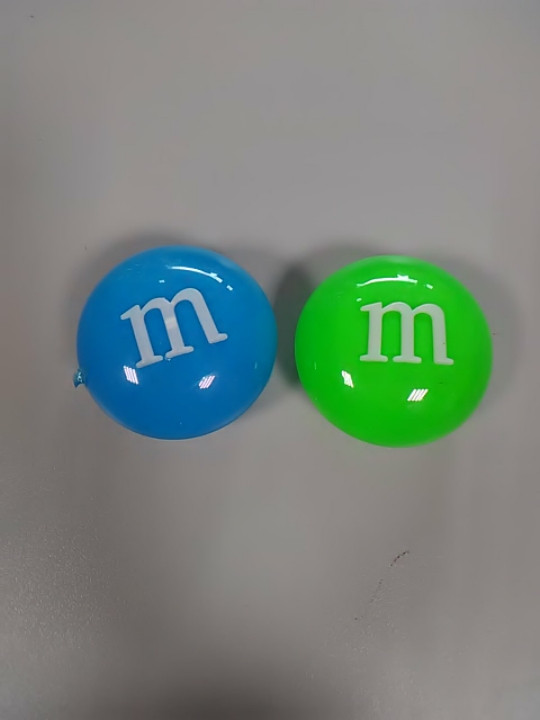 Жуйка для рук M& M
