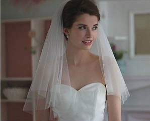 Фата класична обрізна непишна на гребені