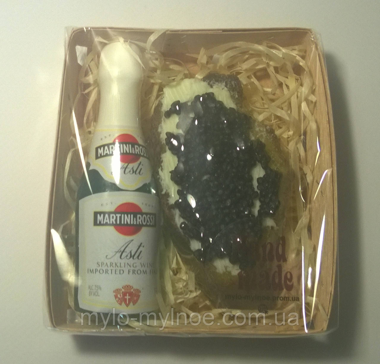 Подарунковий набір сувенірного мила Мартіні і бутерброд з чорною ікрою