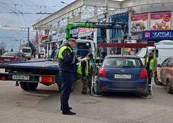 Як в Україні евакуюють на штрафмайданчик неправильно припарковані авто