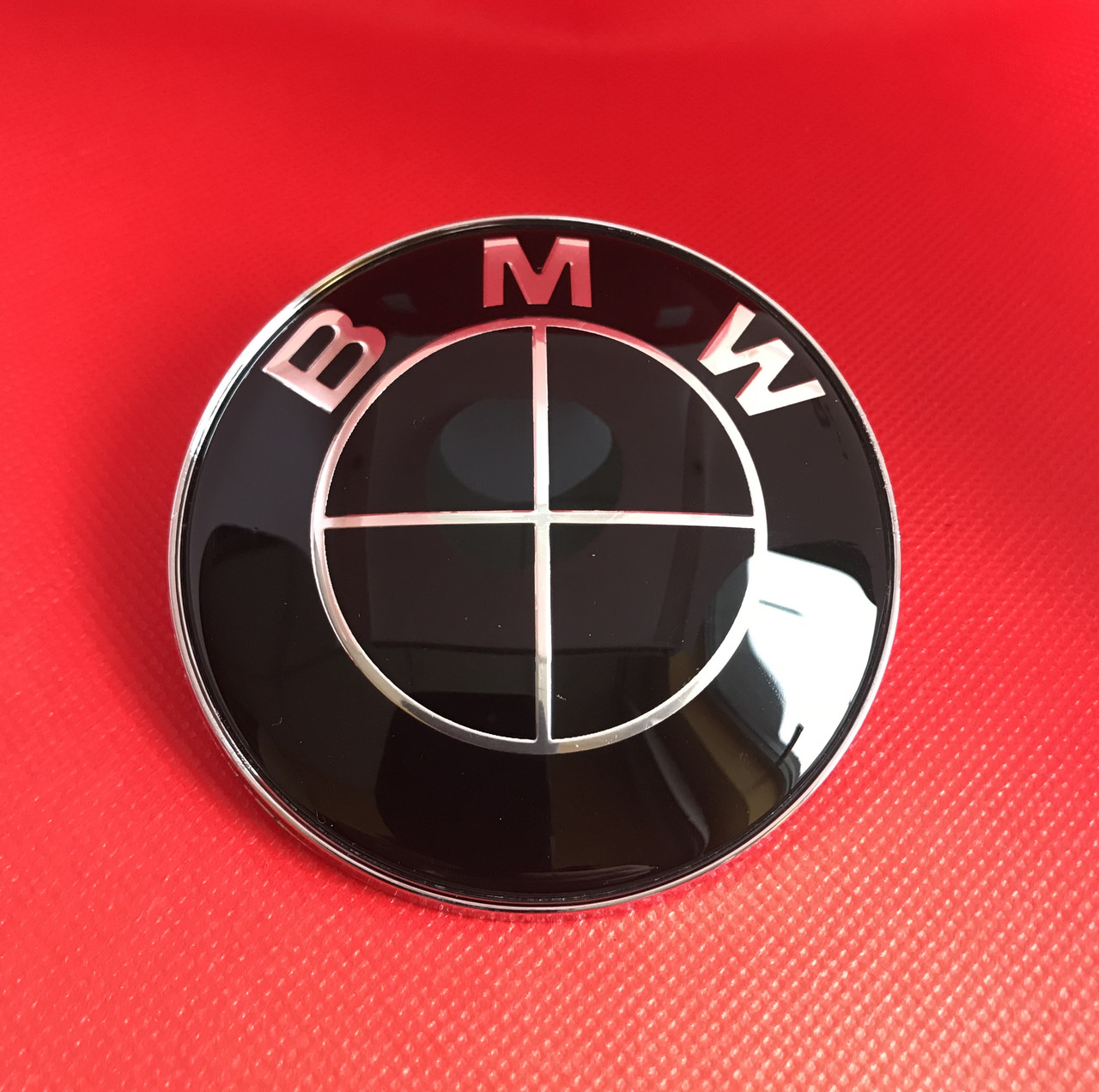 Емблема логотип BMW БМВ М 74 мм на капот багажник чорно-білий