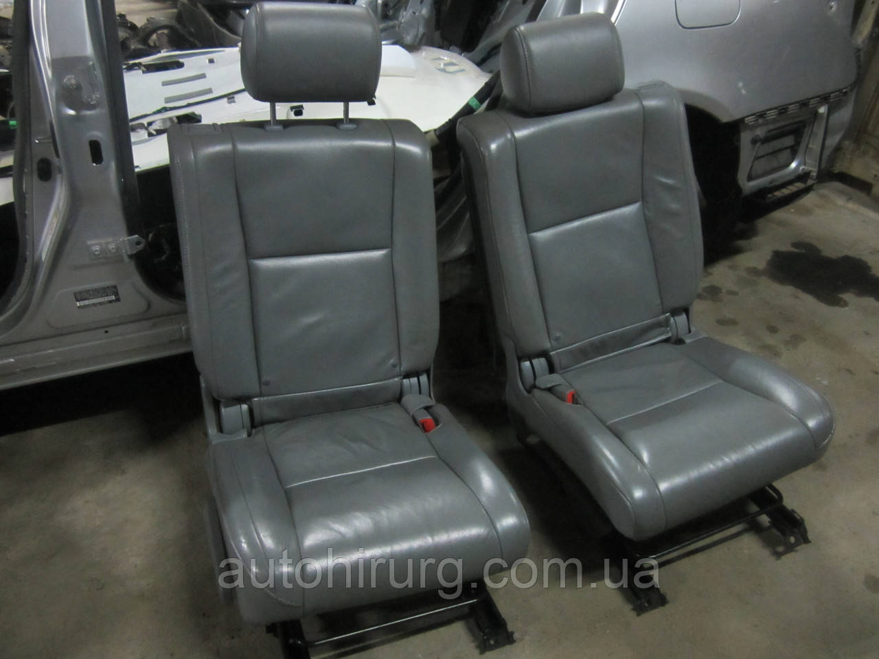 Пасажирські сидіння 2-й ряд Toyota Sequoia