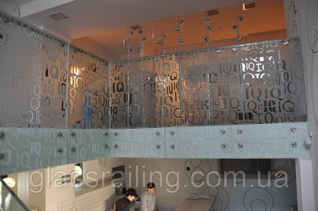 Скляне огородження на точкових кріпленнях Скляне огородження на точкових кріпленнях