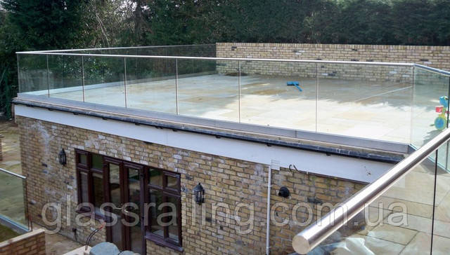 Скляне огородження на перекритті Скляне огородження на перекритті