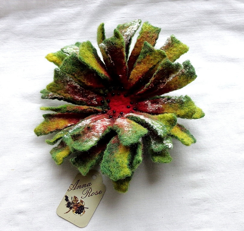 Повстяна брошка квітка ручної роботи "Зелена Хризантема Арбузик"