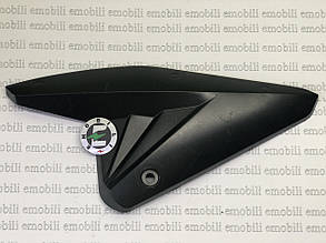 Пластик, трикутна накладка ліва, бічна для дитячого електроквадроциклу