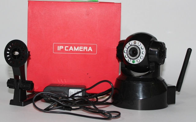 Поворотная IP WiFi видеокамера с ночной сьемкой - фото 5 - id-p74520574