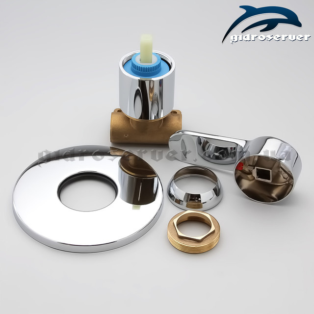 Змішувач для душу SV-01.1 латунний з круглим дизайном ручки і декоративної накладки.