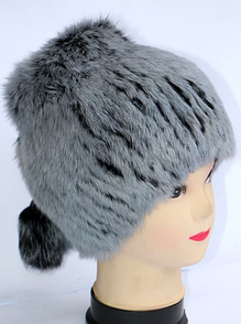 Зимова жіноча хутряна шапка попелястого кольору