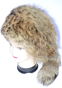 Зимова жіноча шапка з хутра лисиці