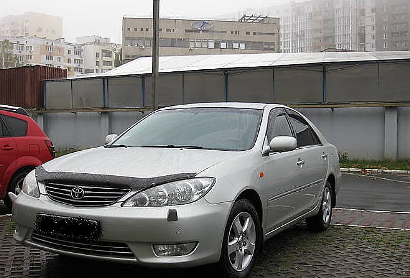 Дефлектор капота (мухобойка) Toyota Camry 2000-2003 (с вырезом) (Toyota Камри) - фото 1 - id-p74604234