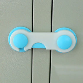 Замок на меблі від дітей. Гачок блакитний (03042)