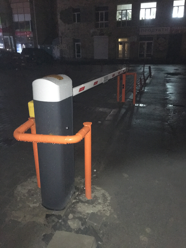 Установка шлагбаума Doorhan BARRIER-4000 Установка шлагбаума Doorhan BARRIER-4000