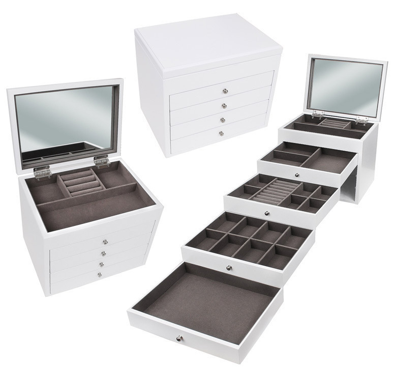 Дерев'яна скриня для біжутерії 24х28 см