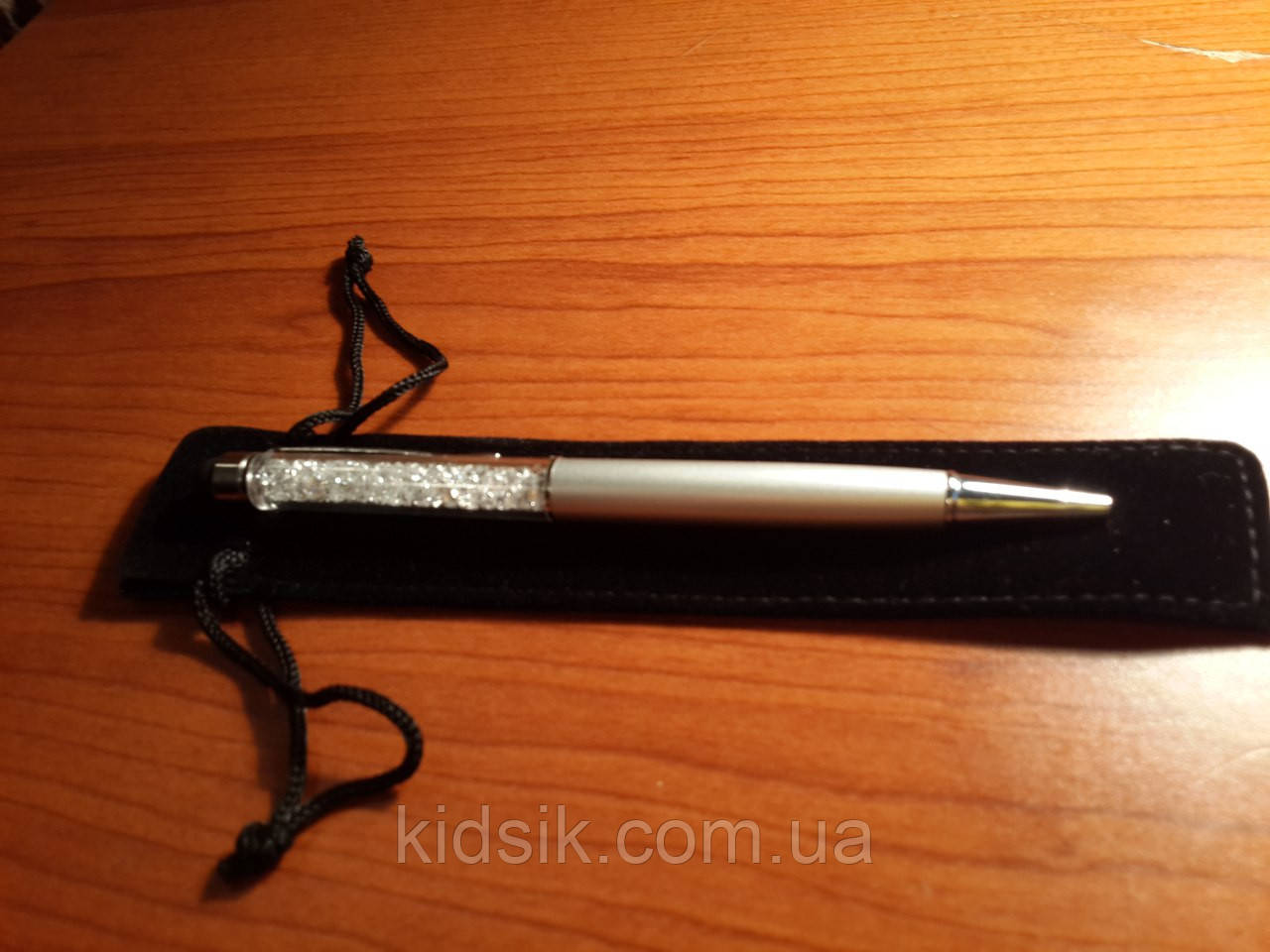 Ручка з кристалами Swarovski.