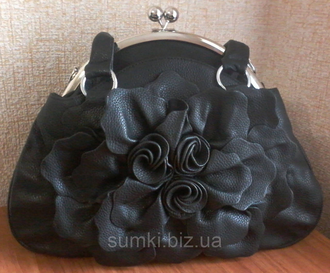 Красиві жіночі сумки, чорного кольору з трояндою