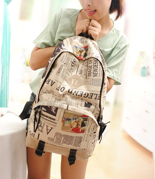 Шкільний рюкзак із принтом газети