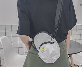 Стильна сумка у формі кепки