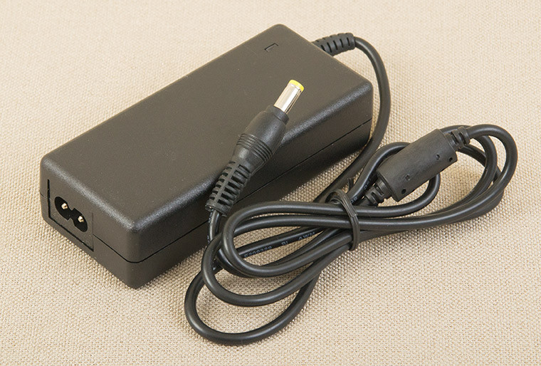 Блок живлення 12V. 5A. 60W (12В. 5А. 60 Ватів) імпульсний, розетковий.