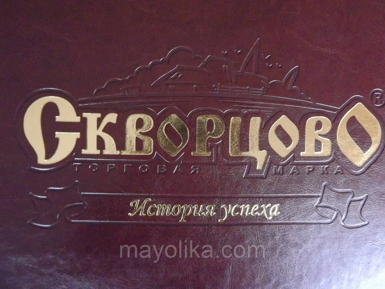 Тиснення фольгою на штучній шкірі.
