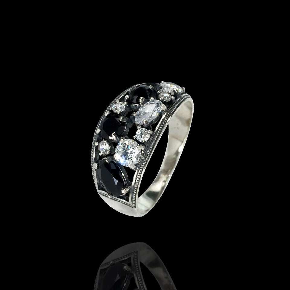 Срібне кільце з фіанітами, 10 каменів